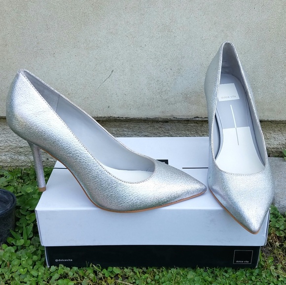 Gorgeous Dolce Vita Silver Pebbled Leather Heels - Picture 4 of 8